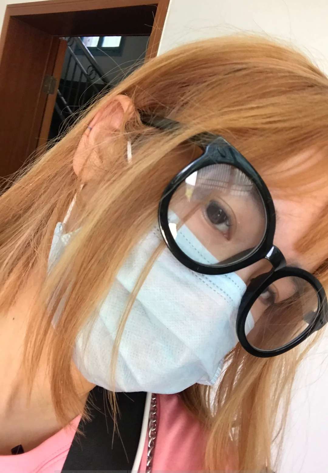 戴上眼镜就是斯文败类,怪怪的 戴上眼镜就是斯文败类,怪怪的